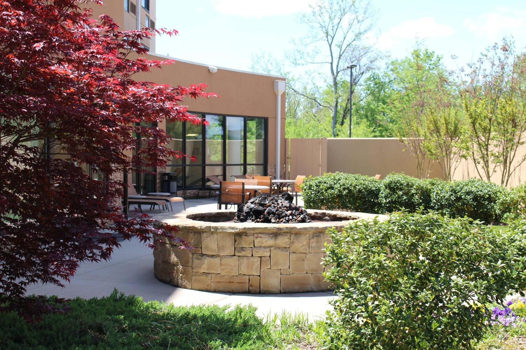 Courtyard By Marriott Clarksville Buitenkant foto